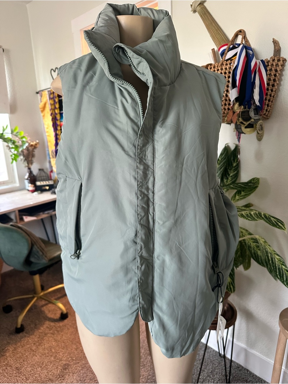 BDG Light Gray Sleeveless Puffer Vest